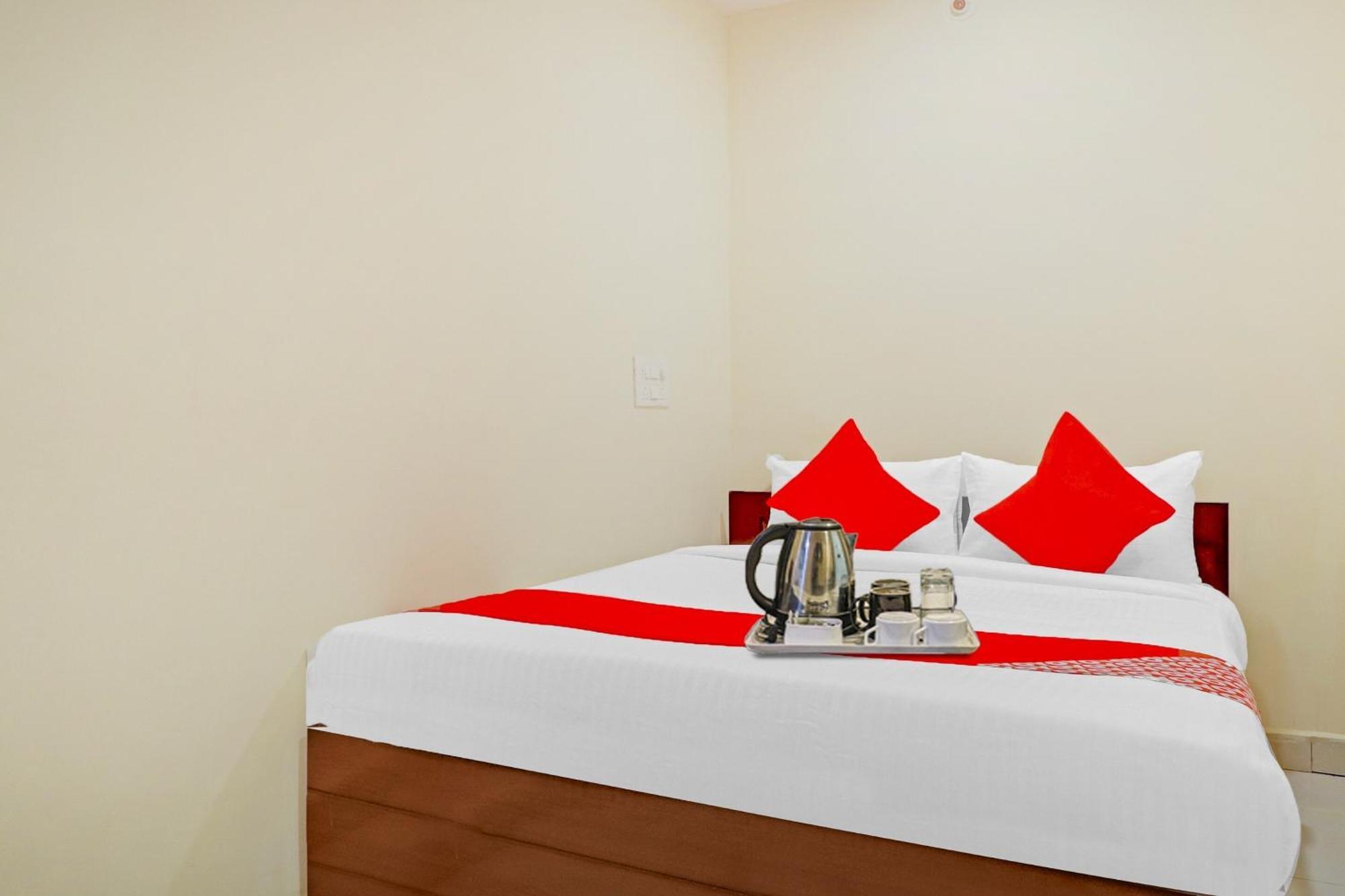 Hotel O Aayush Stay Inn حيدر أباد المظهر الخارجي الصورة