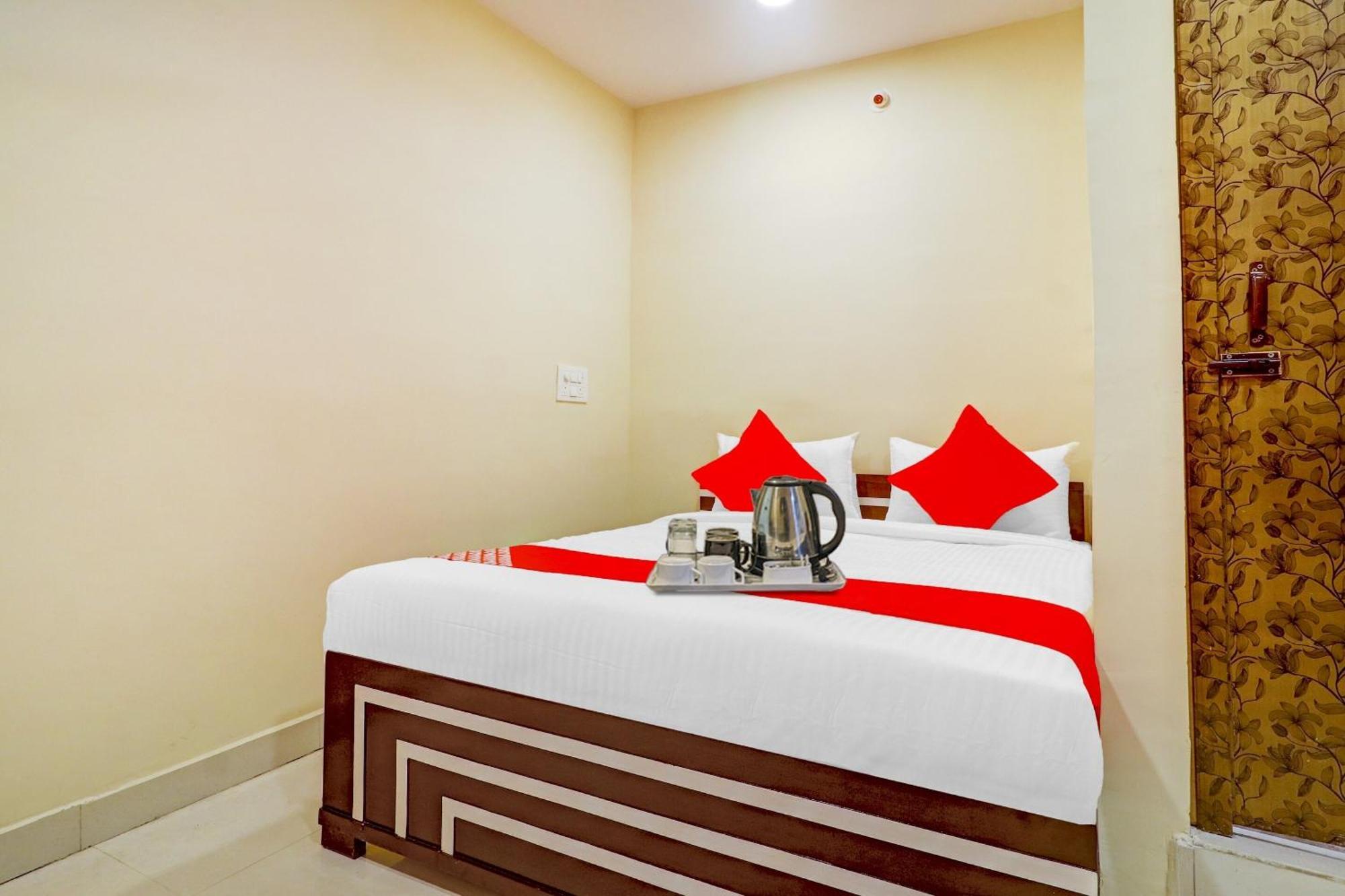 Hotel O Aayush Stay Inn حيدر أباد المظهر الخارجي الصورة
