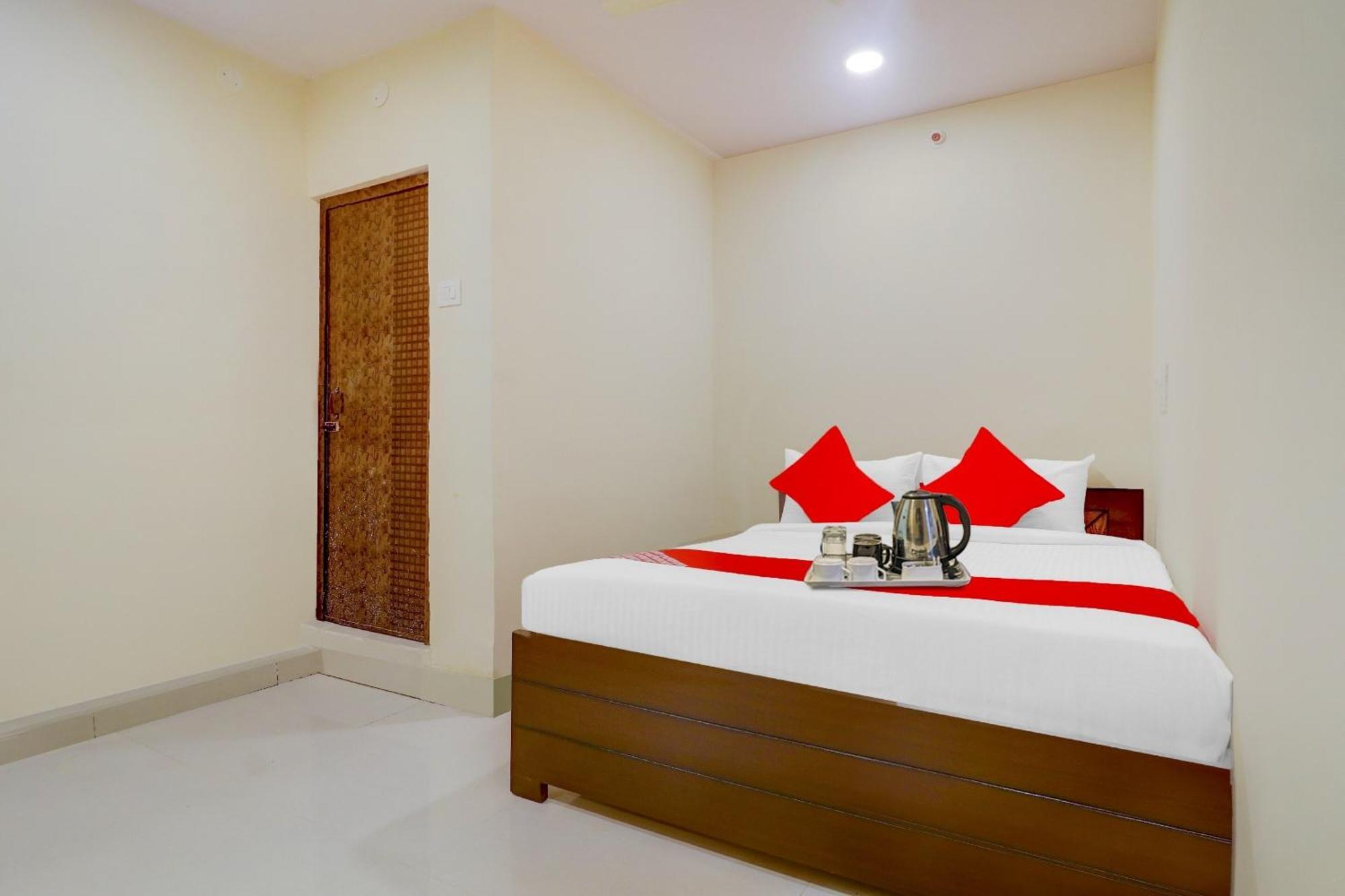 Hotel O Aayush Stay Inn حيدر أباد المظهر الخارجي الصورة